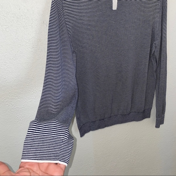 Banana Republic Factory Lightweight Crewneck Knit sweater. Size: Petite Large - Picture 6 of 8